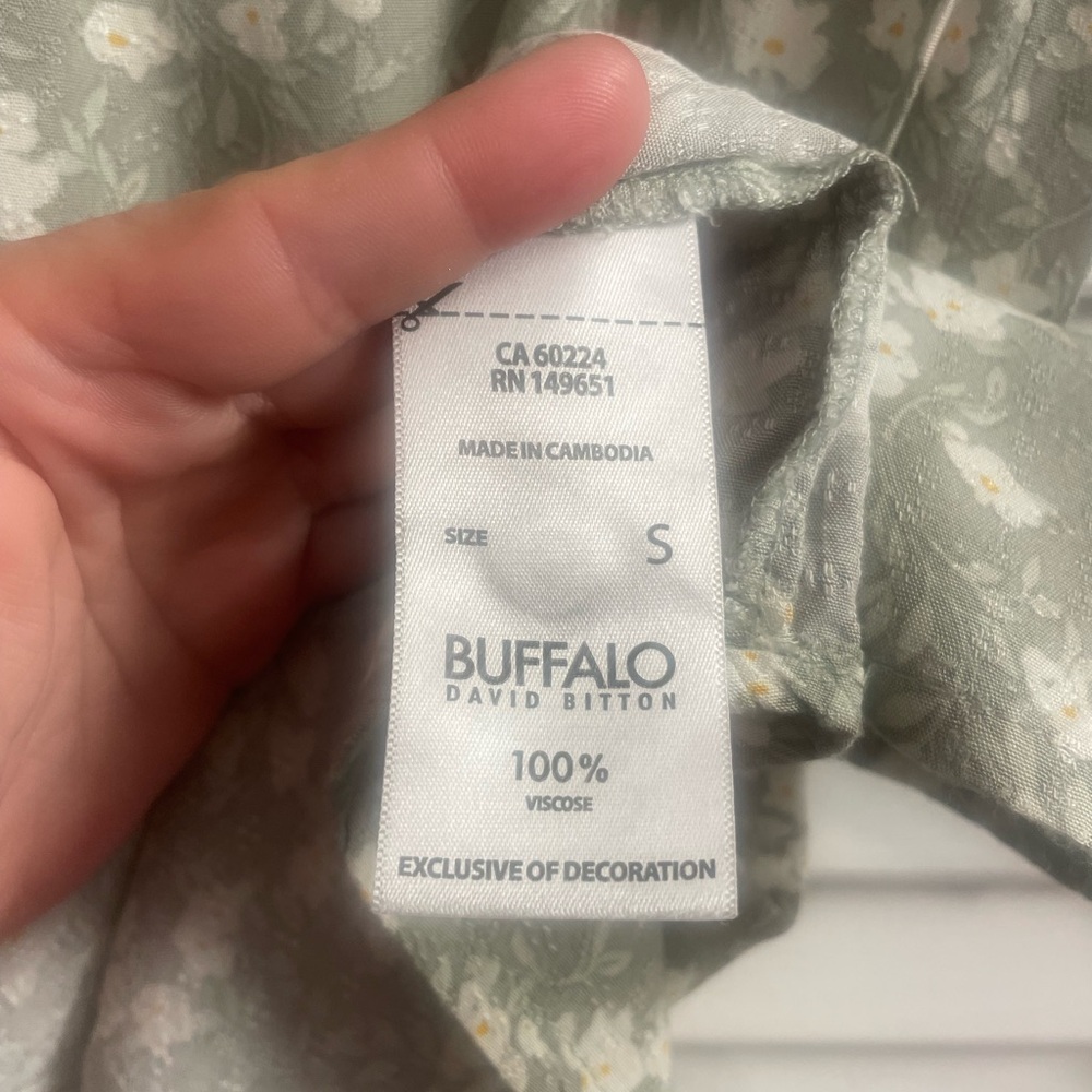 Buffalo by David Bitton Flutter Blouse Size S - Like New, light floral green top - Picture 10 of 12